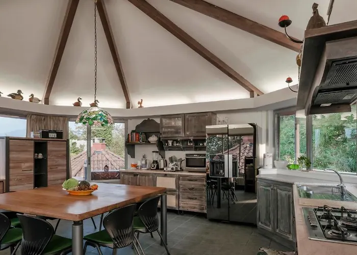 Villa Eden 8, Emma Ispra