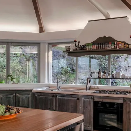 Villa Eden 8, Emma Ispra