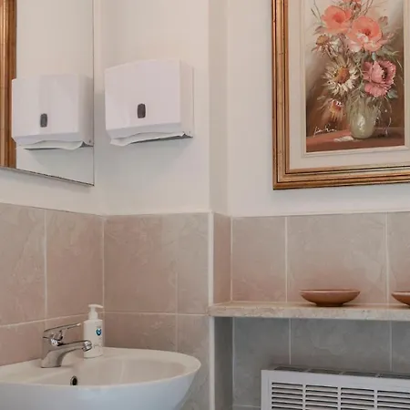 Villa Eden 8, Emma *