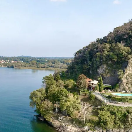 Eden 8, Emma Villa *