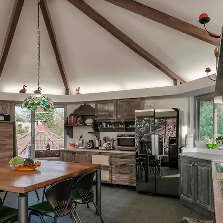 Villa Eden 8, Emma Ispra