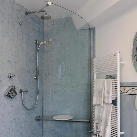 Eden 8, Emma * Ispra