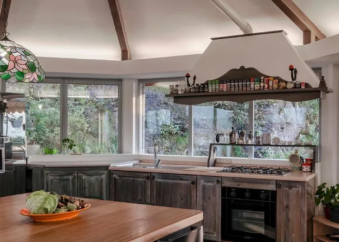 Willa Eden 8, Emma Ispra