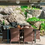 Villa Eden 8, Emma Ispra