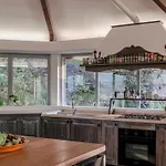 Villa Eden 8, Emma Ispra