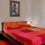 Villa Eden 8, Emma